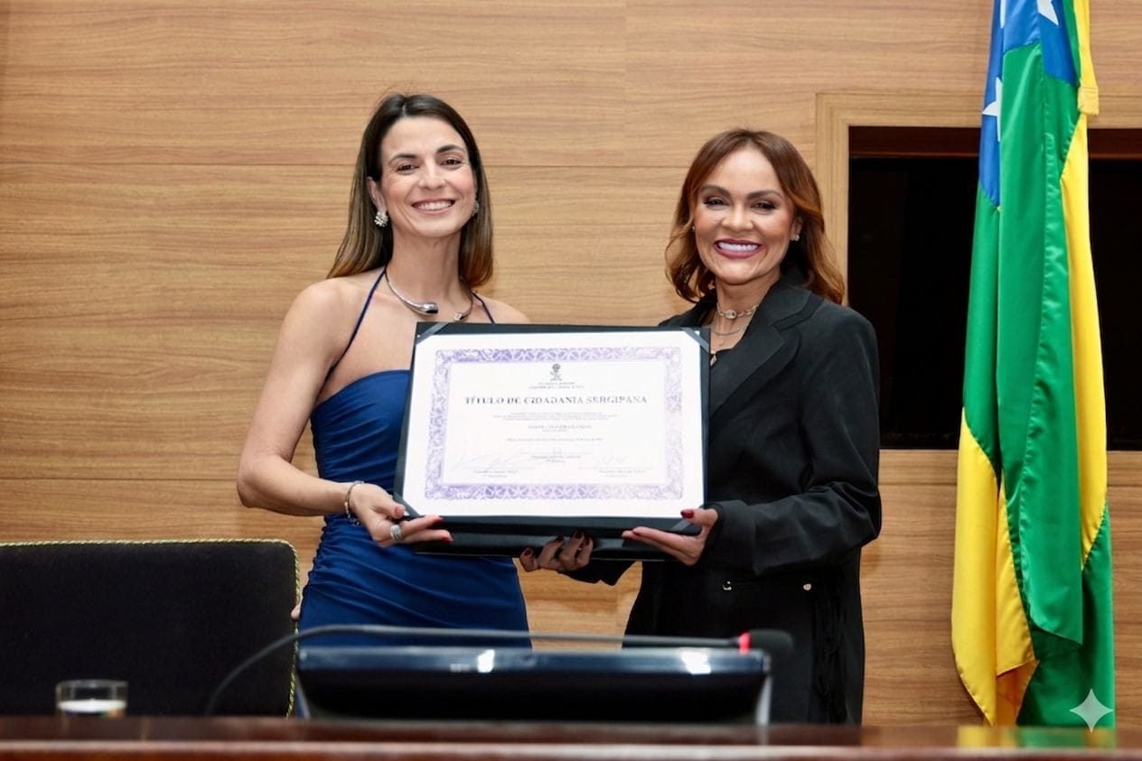 Deputada Lidiane Lucena concede título de cidadã sergipana à cantora Samyra Show