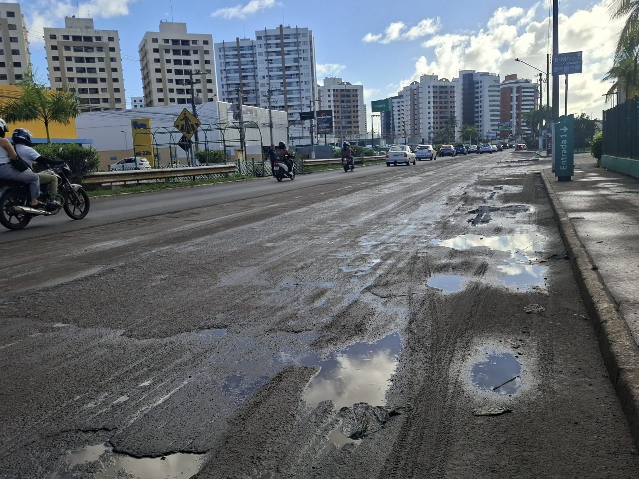 Obra de recapeamento da Prefeita Emília provoca transtornos e críticas pela lentidão